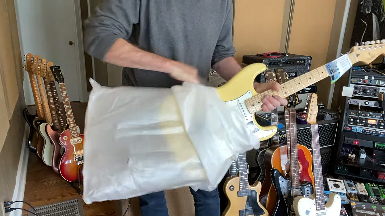 Jerry McPherson Awesome Unboxing Video • Fender Player Series Stratocaster Buttercream (SSS) EverTune AfterMarket Upgrade